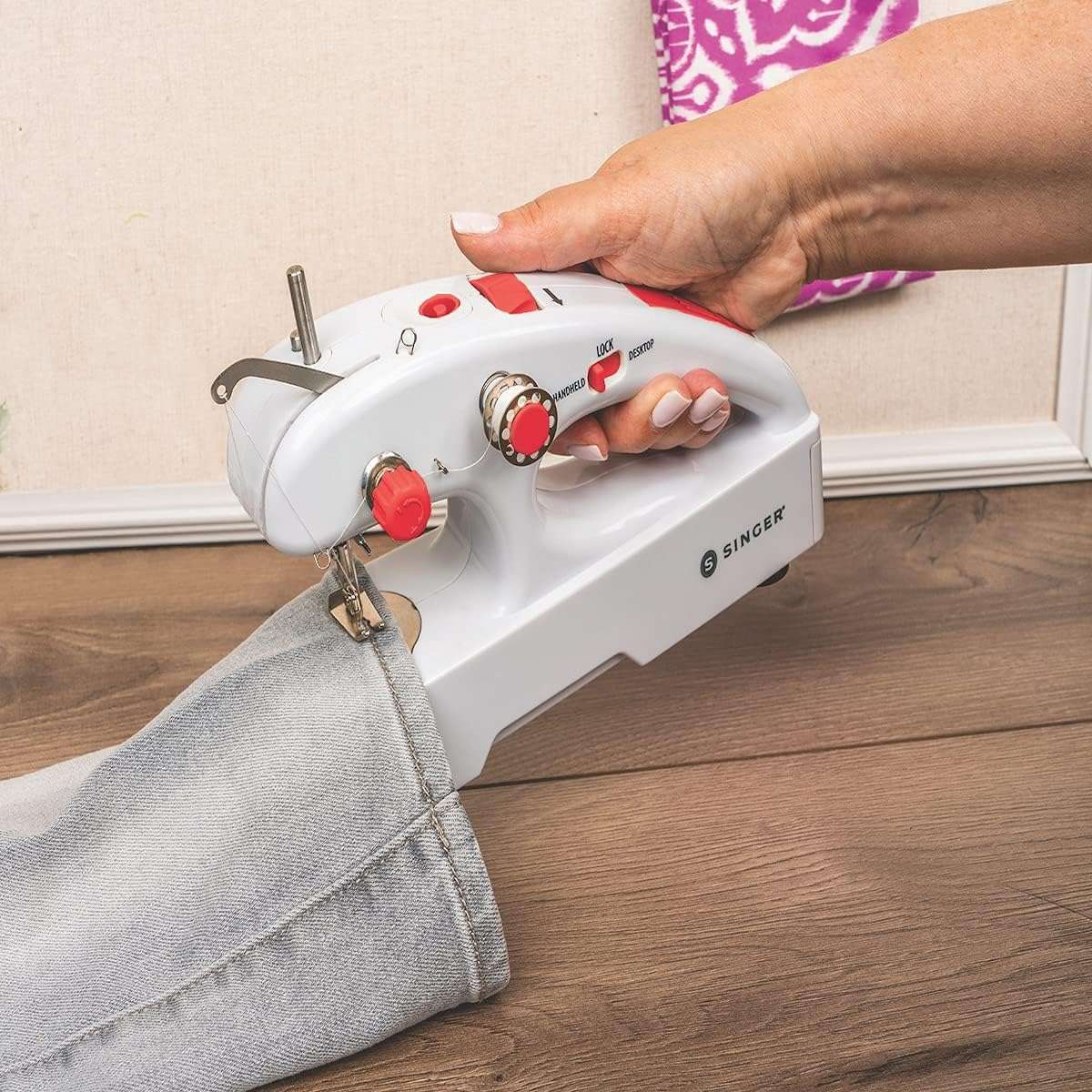 Singer Stitch Quick + (Two Thread) Hand Held Mending Machine, White (01774) - 12